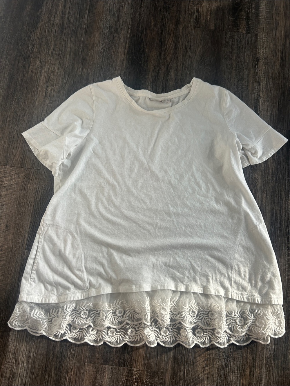 Women's White Lace-Hem Short Sleeve Top
